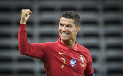 Thiên tài khổ luyện CR7 - Những thói quen sinh hoạt biến anh trở thành &quot;cỗ máy vĩnh cửu&quot; ở tuổi 36: Ngày ăn 6 bữa, ngủ chia 5 giấc, tập từ phòng ngủ tới sân cỏ