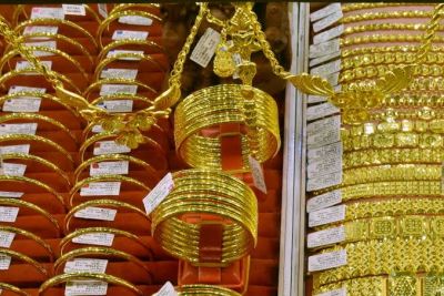 Gi&aacute; v&agrave;ng h&ocirc;m nay (1/10): &Aacute;p s&aacute;t mốc 4.200 USD