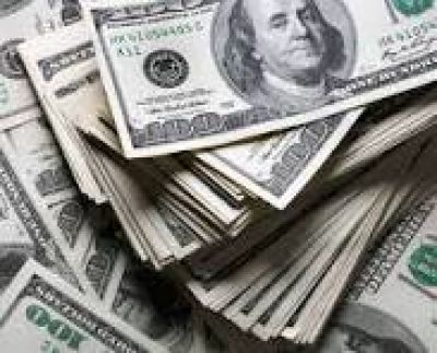 Giá USD hôm nay 5.8.2025: Ngân hàng đồng loạt giảm, đô tự do vẫn tăng