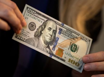 Gi&aacute; USD h&ocirc;m nay 17.7.2026: Ng&acirc;n h&agrave;ng giảm nhẹ d&ugrave; tỷ gi&aacute; trung t&acirc;m tăng