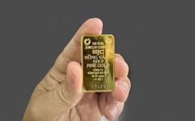 Gi&aacute; v&agrave;ng h&ocirc;m nay 9-3: V&agrave;ng lao dốc, dầu vượt 100 USD/th&ugrave;ng