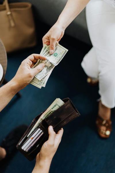 5 quy tắc tiền bạc để giữ tình bạn