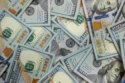Giá USD hôm nay 2.6.2025: Ngân hàng giữ mức cao kỷ lục
