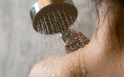 Có nên tắm nước ấm ngay sau khi ăn hoặc uống rượu?