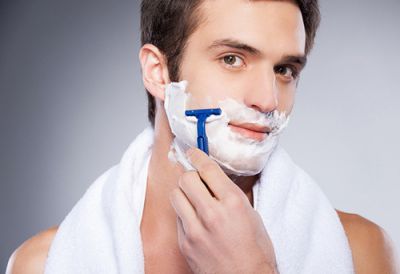 2 thời điểm nam giới không nên cạo râu, nếu không càng cạo râu càng mọc nhanh, thậm chí có thể gây nhiễm trùng, lở loét da mặt