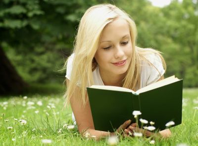 Đọc sách giúp giảm 68% căng thẳng