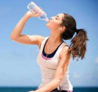 Thói quen uống nước sau đây không ngờ có thể gây hại cho sức khỏe