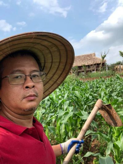 Thầy giáo bán vườn ngô góp tiền mua máy thở cho Bắc Giang